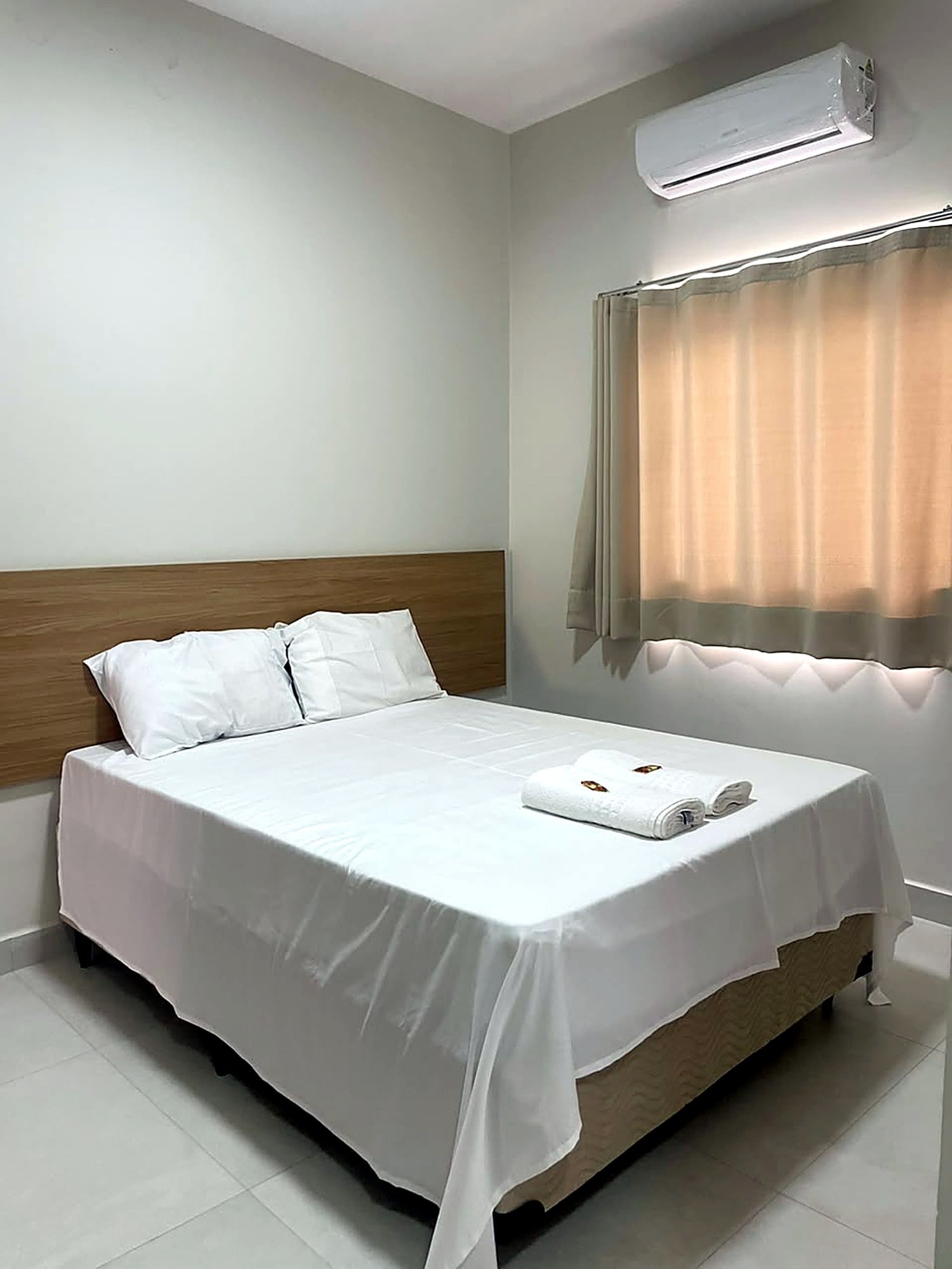Quarto de Flat — cama de casal